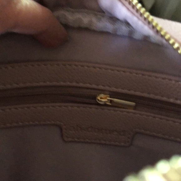 NWT Ahdorned Faux Pebble Leather Crossbody w/Fashion Strap - Picture 5 of 7